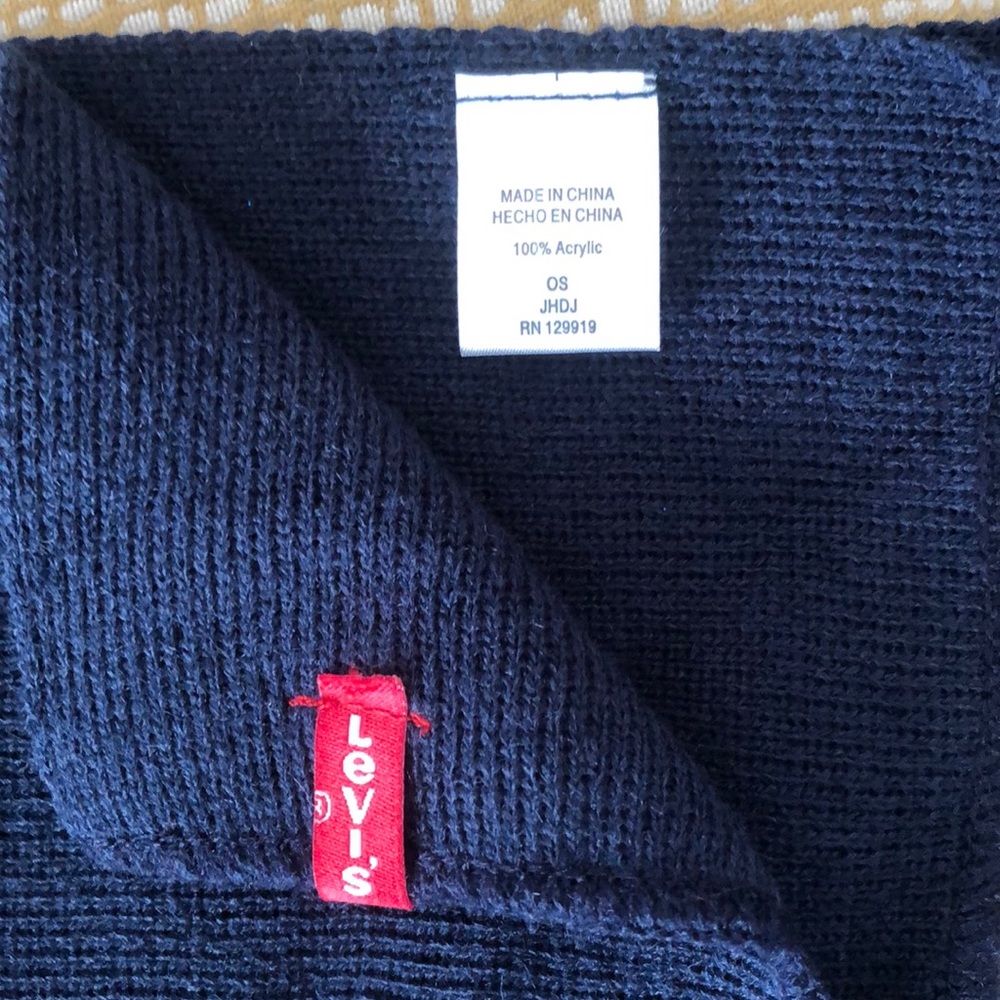 Levi's Scarf - Picture 2 of 2